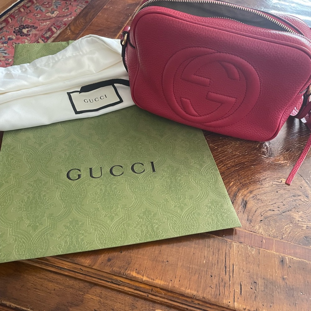 Gucci small soho disco in red